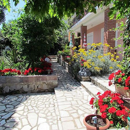 Apartments Bura & Jugo, Cres, Without Stress Exterior photo