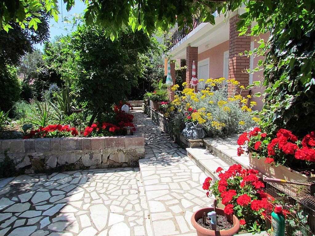 Apartments Bura & Jugo, Cres, Without Stress Exterior photo